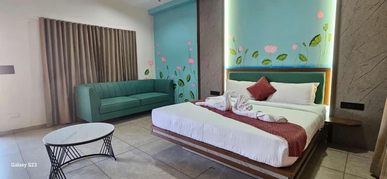 Shree Jalaram Resort Kodae Bagian luar foto