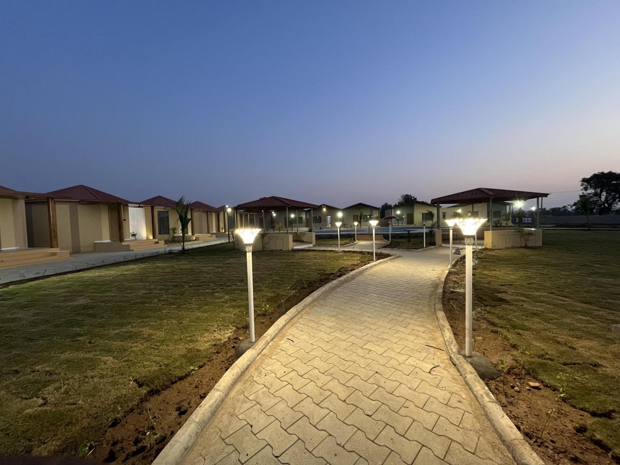 Shree Jalaram Resort Kodae Bagian luar foto